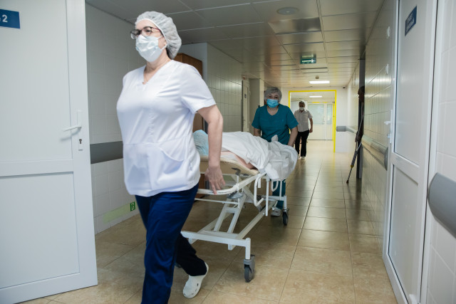 В ХМАО медики провели уникальную операцию для пациента с редким заболеванием