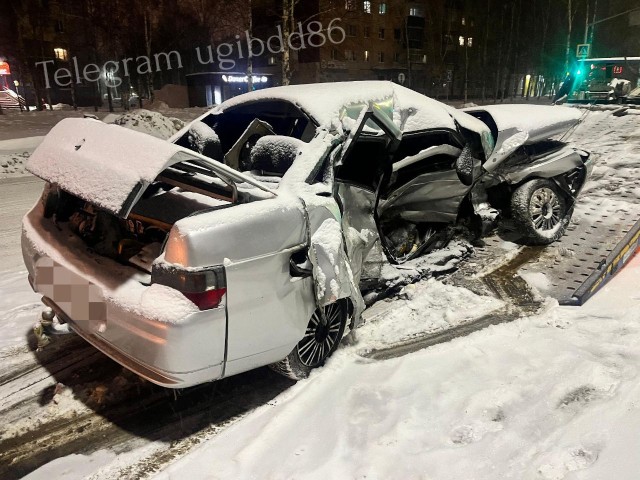 В ХМАО молодой водитель без прав устроил аварию с пятью пострадавшими