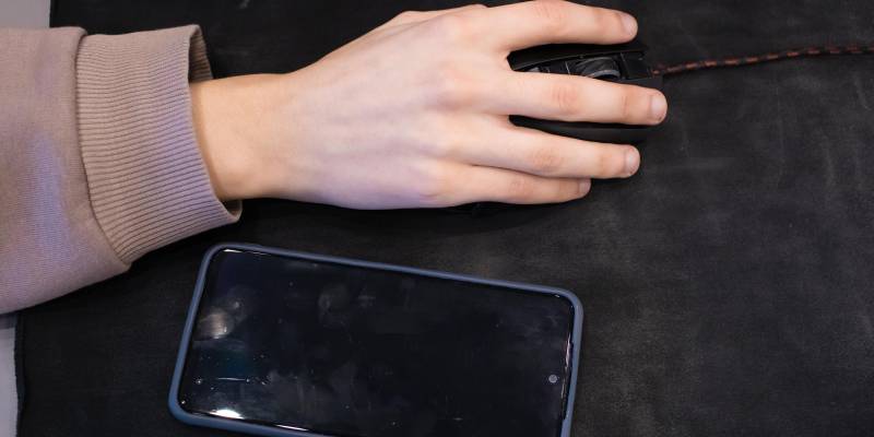 В Сургуте вычислили зумера, который выкладывал оскорбительные ролики про своих учителей