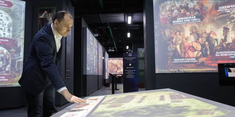 Путин поблагодарил директора сургутского музея за вклад в «Знание»
