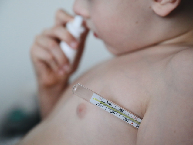 Школьникам Сургута продлили дистант из-за ОРВИ