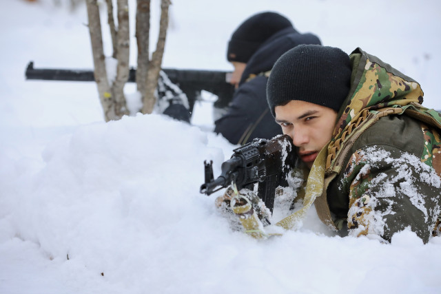 Строй, оружие, дисциплина: подростки Сургутского района проходят патриотические сборы