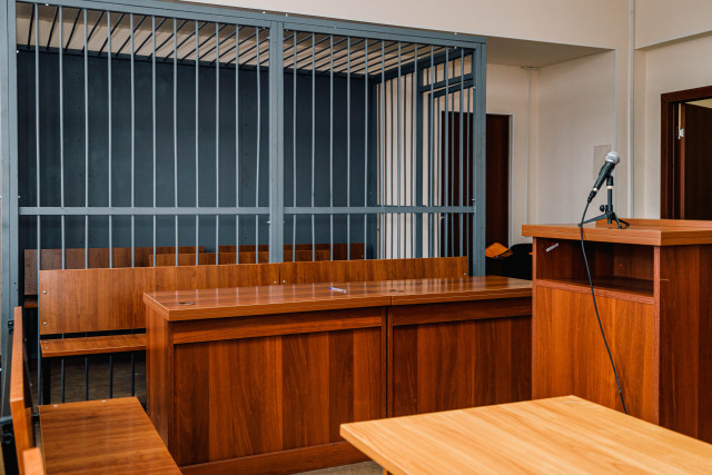 Экс-мэру Сургута Филатову начали зачитывать обвинительное заключение по делу о подкупе