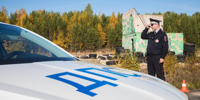 Подростков, рассекающих по городу на питбайках, поймали полицейские в ХМАО Подростков, рассекающих по городу на питбайках, поймали полицейские в ХМАО
