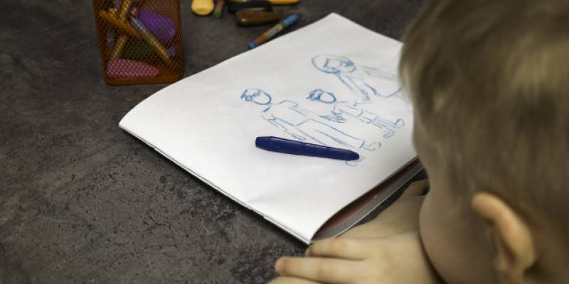 Более 200 семей в ХМАО стоит в очереди на усыновление ребенка