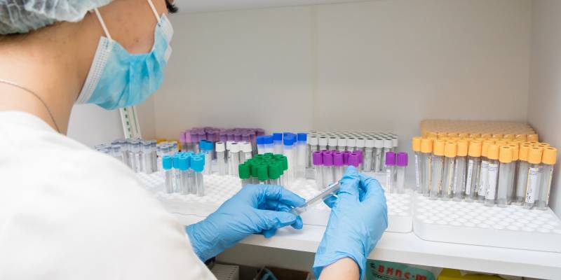 Россиянки смогут бесплатно сдать анализ на вирус, вызывающий рак