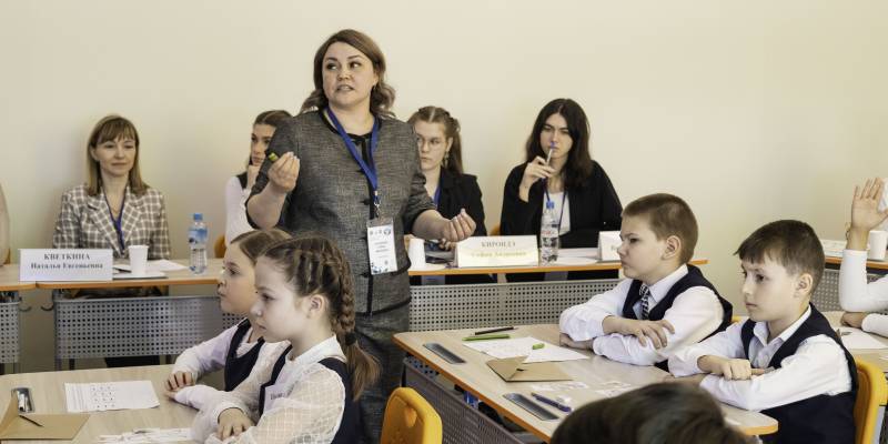 ХМАО оказался в топе регионов УрФО, где учителям предлагают самую большую зарплату
