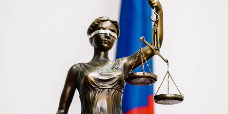 Житель Сургутского района заплатит за случайный потоп в пункте выдачи заказов
