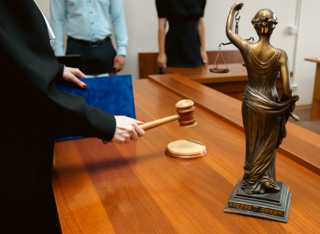 Житель Нижневартовска угрожал расправой полицейскому в суде и получил срок Житель Нижневартовска угрожал расправой полицейскому в суде и получил срок