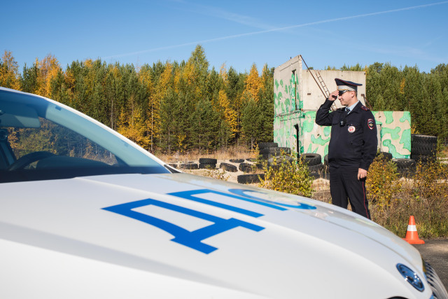 Подростков, рассекающих по городу на питбайках, поймали полицейские в ХМАО Подростков, рассекающих по городу на питбайках, поймали полицейские в ХМАО