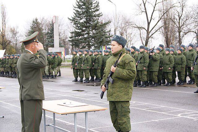 ​Здравствуй, юность в сапогах: два года, о которых мужчины рассказывают всю жизнь