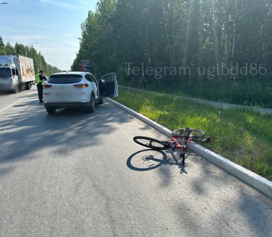 В ХМАО девочка на велосипеде угодила под колеса автомобиля В ХМАО девочка на велосипеде угодила под колеса автомобиля