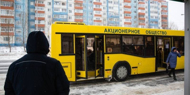 Жители Сургута пожаловались на жуткую давку из-за невышедших на линию автобусов