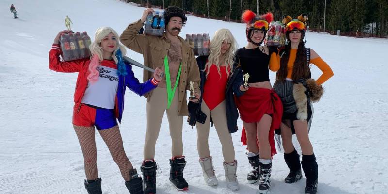Лыжники и сноубордисты ХМАО закрыли сезон бикини-фестивалем