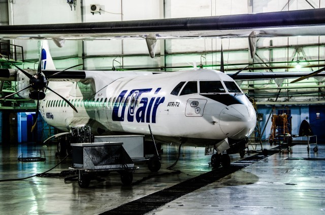 Задержка на сутки: в ХМАО рейс Utair вернулся на стоянку из-за проблем с двигателем