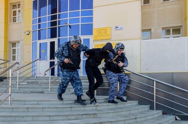 В Федоровском на учениях предотвратили вооруженное нападение на школу В Федоровском на учениях предотвратили вооруженное нападение на школу