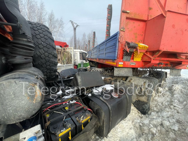 Два грузовика столкнулись на междугородней трассе в ХМАО