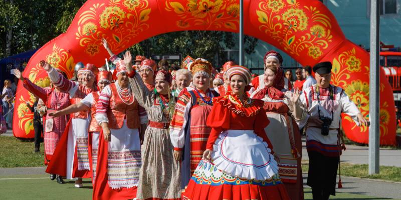 Жители Сургутского района перенеслись в былину о славянском мире на века назад