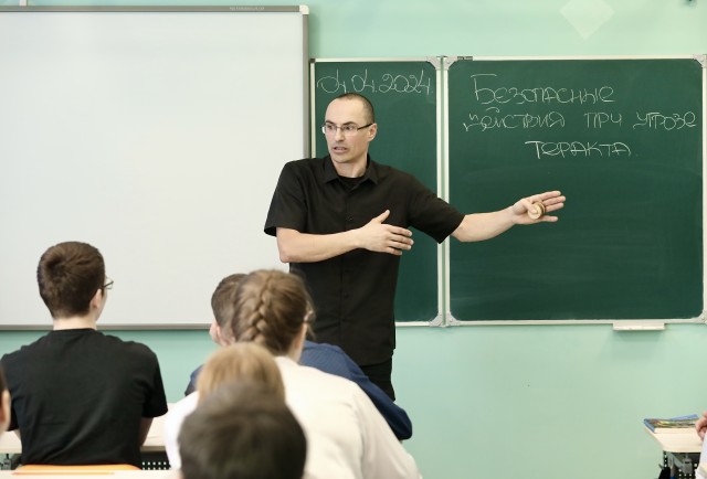 Не учитель ОБЖ, а учитель ОБиЗР Не учитель ОБЖ, а учитель ОБиЗР