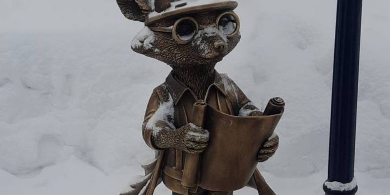 Не простоял и месяца: в Сургуте неизвестные украли памятник, но далеко унести не смогли