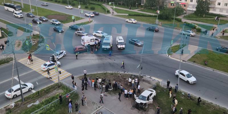 Неспеша поехал на красный: жесткая авария произошла на перекрестке в Сургуте. ВИДЕО