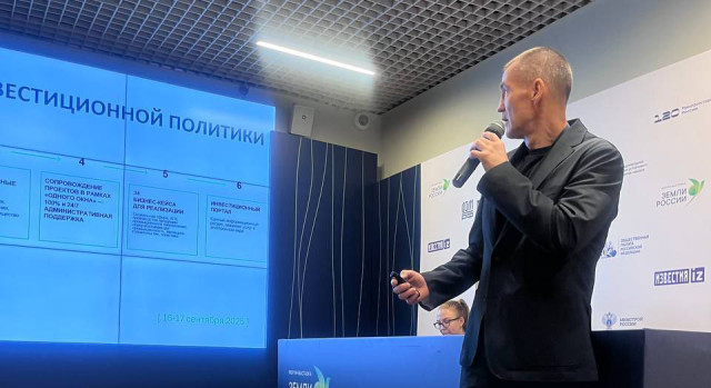 ​Проект реновации поселка в Сургутском районе презентовал Андрей Трубецкой в Москве