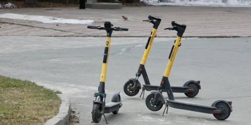 Следователи начали проверку после ДТП со сбитым электросамокатом мальчиком в Сургуте