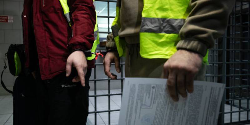 В ХМАО полицейские устроили облаву на мигрантов: почти 500 нарушений