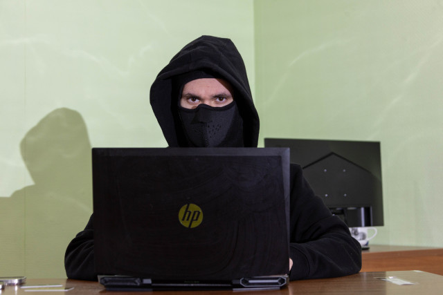 Вброс ради паники: в telegram-каналах разошлась информация о нападении на школы Сургута