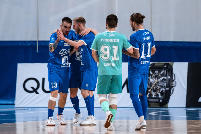 Сургутский «Факел» феерично прервал серию поражений в регулярном чемпионате России по футзалу Сургутский «Факел» феерично прервал серию поражений в регулярном чемпионате России по футзалу