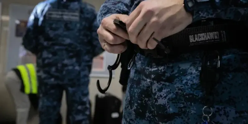 ​В ХМАО задержали экстремистскую ОПГ, помогающую заключенным в колониях