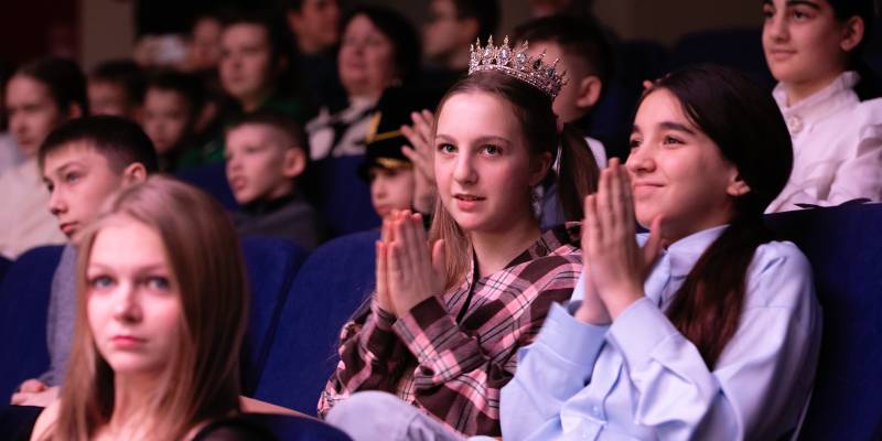 Подвели итоги года: в Сургутском районе лучших учеников отметили наградами