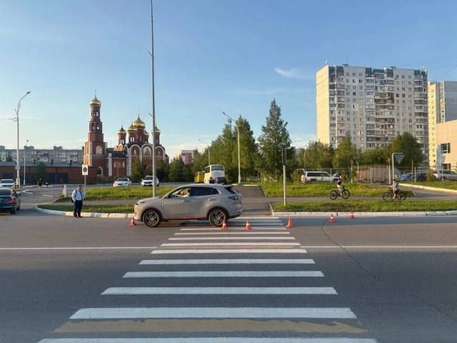 В Нижневартовске сбили ребенка, который выехал на дорогу на велосипеде В Нижневартовске сбили ребенка, который выехал на дорогу на велосипеде