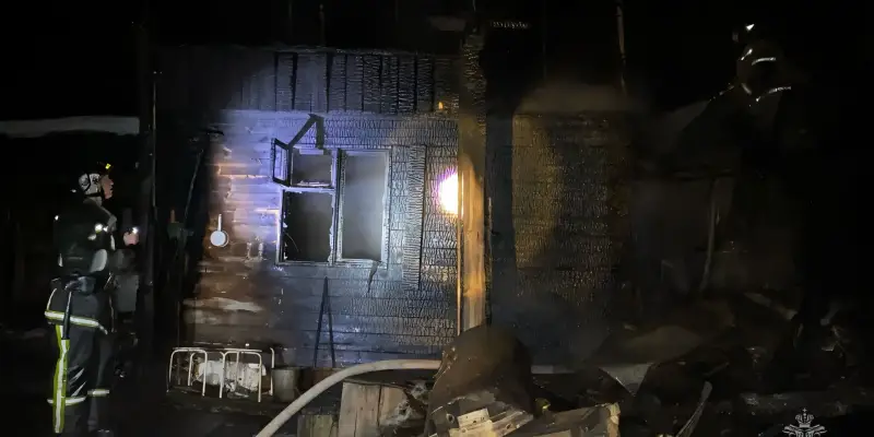 Четыре человека погибли при пожаре в частном доме в Ханты-Мансийске, возбуждено уголовное дело