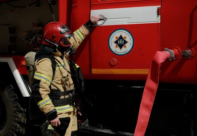 Более 50 человек спаслись из пожара в многоквартирном доме в Сургуте