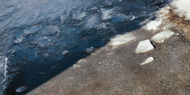 Нужны плоты и шлюпки: целую улицу затопило в крупном городе ХМАО