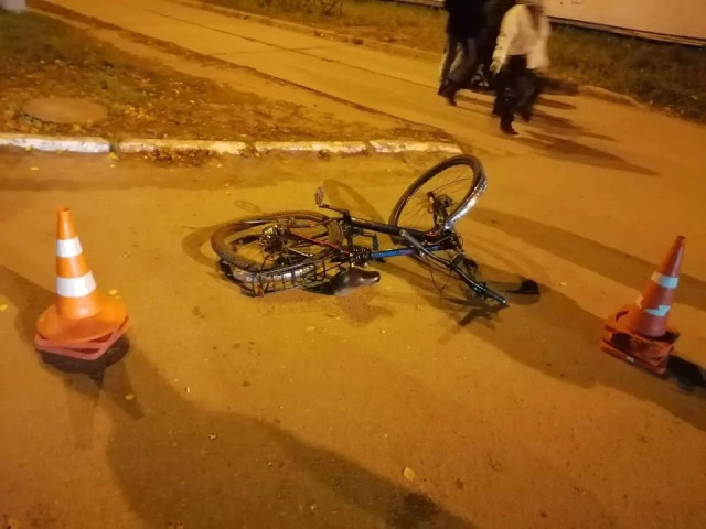 Пьяный велосипедист угодил под колеса автомобиля в Нижневартовске Пьяный велосипедист угодил под колеса автомобиля в Нижневартовске