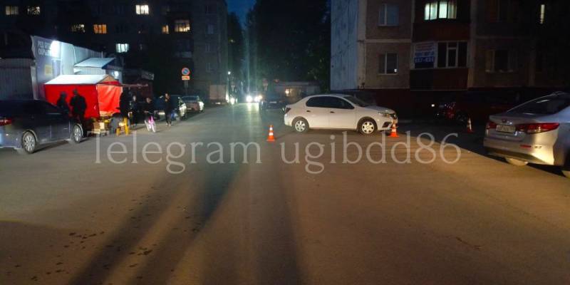 Во дворе дома в Сургуте машина сбила 5-летнюю девочку