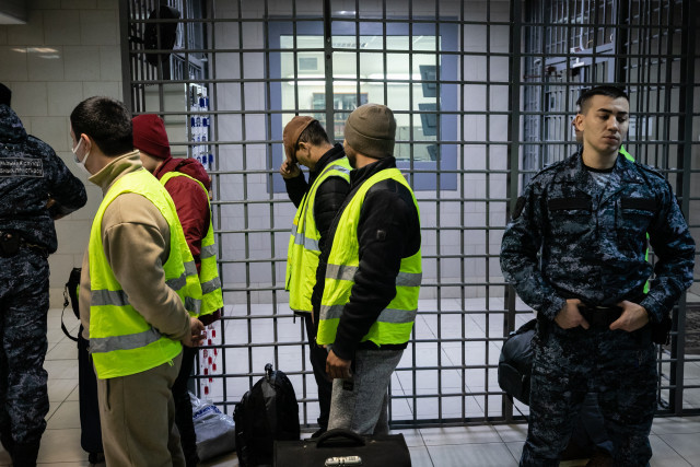 Семьи не помогли: в ХМАО мигранты пытались обжаловать решения о выдворении Семьи не помогли: в ХМАО мигранты пытались обжаловать решения о выдворении