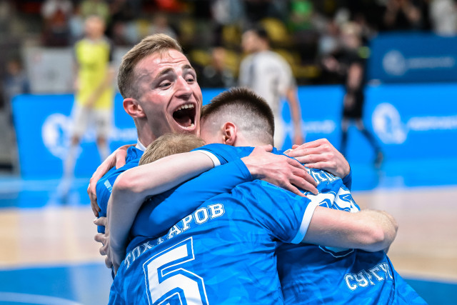 Сургутский мини-футбольный клуб «Факел» сенсационно вышел в четвертьфинал Кубка России