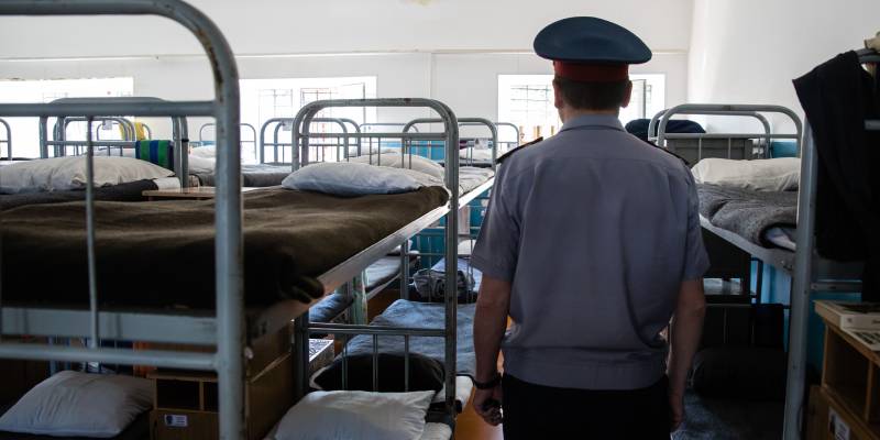 Завел из лифта в квартиру и надругался: в ХМАО поймали извращенца, растлившего школьницу