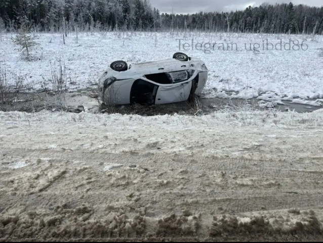 В ХМАО водитель не справился с управлением и отправил машину в кювет В ХМАО водитель не справился с управлением и отправил машину в кювет