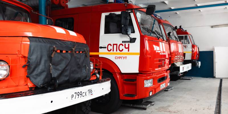 В центре Сургута посреди ночи вспыхнул пожар в торговом центре