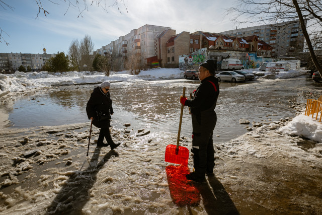 Лужи под контролем: губернатор ХМАО обратил внимание на подтопления в регионе Лужи под контролем: губернатор ХМАО обратил внимание на подтопления в регионе