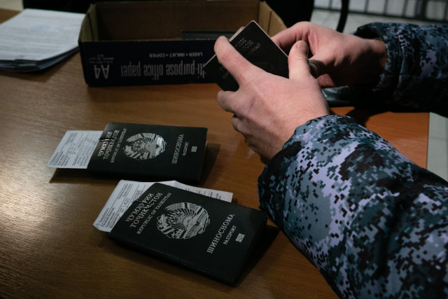 Прокуроры в ХМАО устроили облаву на мигрантов и нашли нелегалов Прокуроры в ХМАО устроили облаву на мигрантов и нашли нелегалов