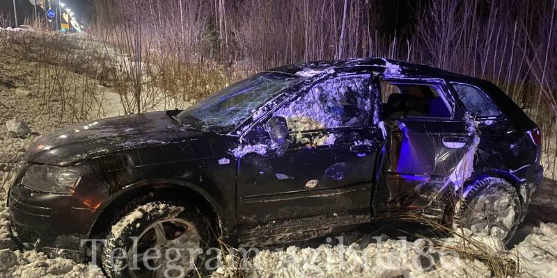 В столице ХМАО автомобиль вылетел в кювет: в больнице оказалась девушка