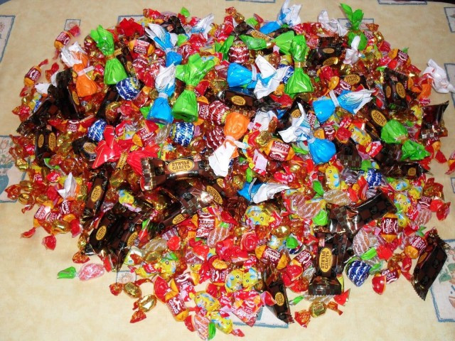 Нефтяники в ХМАО развернули дискуссии вокруг полученных сладких подарков к Новому году. ФОТО