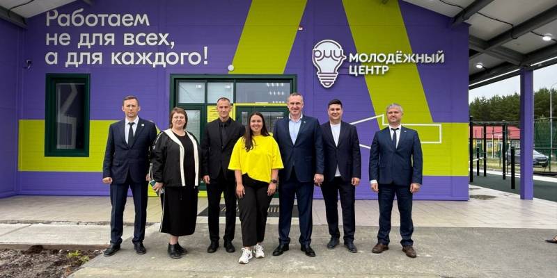 Губернатор ХМАО хочет открыть молодежные центры по всему региону после визита в Сургутский район