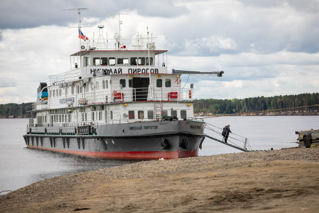 Прием врача прямо на воде: плавучая поликлиника причалила в Сургутский район Прием врача прямо на воде: плавучая поликлиника причалила в Сургутский район