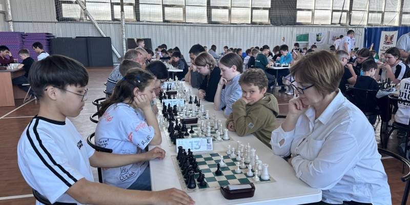 Шахматисты со всей Югры сразились в Федоровском. ФОТОРЕПОРТАЖ